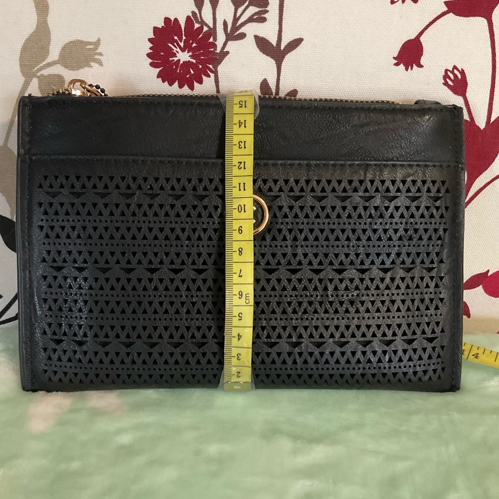 SOLD - PLEASE DO NOT BUY π Collette Leather Look Clutch Purse $15 π - Picture 11 of 12